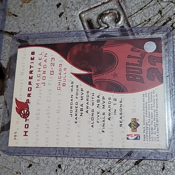 Michael Jordan. 3 card bundle. 96' Skybox, 91' Fleer, 97' Upper Deck. - Picture 8 of 8